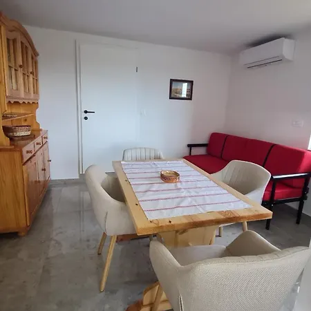 Hisa Nad Vinogradom *