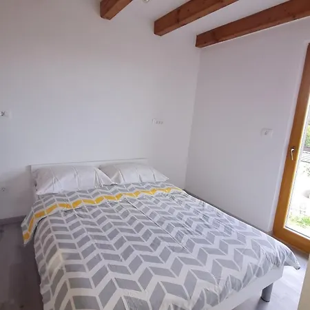 Hisa Nad Vinogradom Ptuj