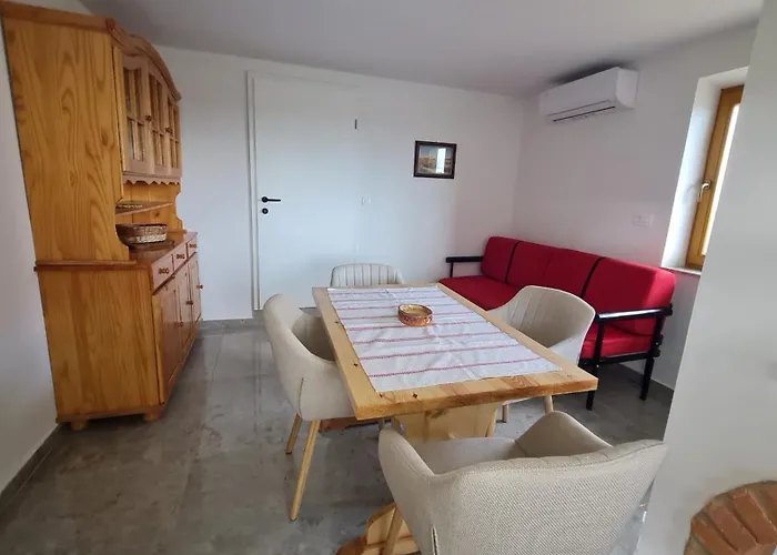 Hisa Nad Vinogradom *